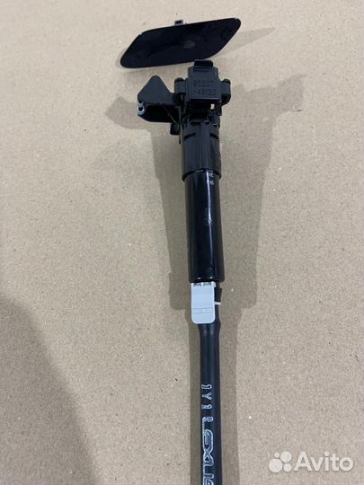 Форсунка омывателя фар передняя левая Lexus Rx