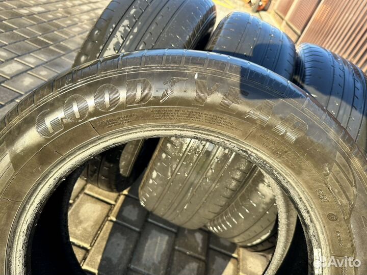 Goodyear EfficientGrip SUV 4x4 215/60 R17 96H