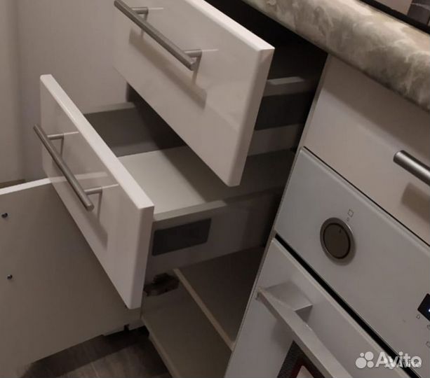 Kуxня угловая под встраиваемую технику