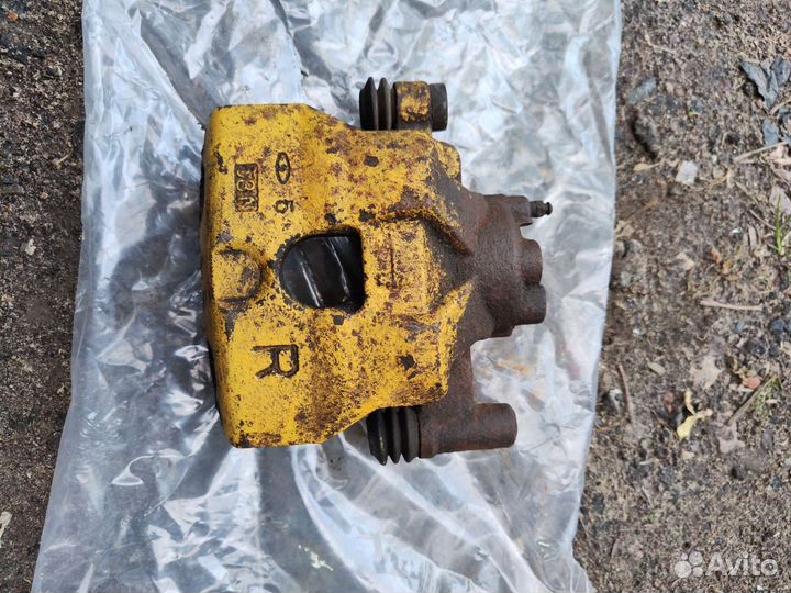 Суппорт передний mazda 6 gg