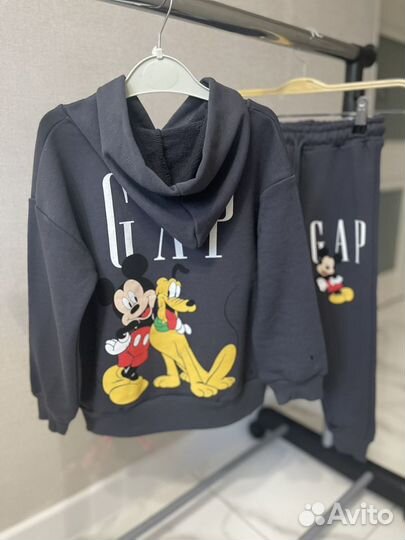 Костюм для мальчика GAP