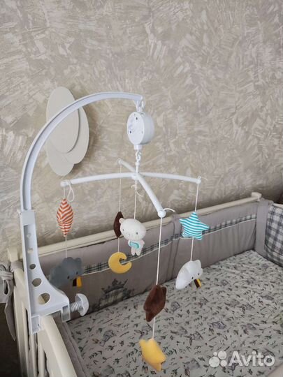 Музыкальный мобиль на кроватку