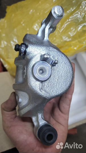 Тормозной суппорт правый hyundai Accent