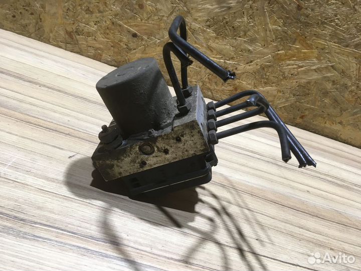 Блок абс Cadillac Escalade 2010г