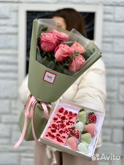 Комбо клубника в шоколаде + цветы