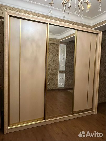 Шкаф купе с зеркалом