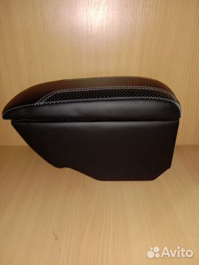 Подлокотник на Opel Astra H