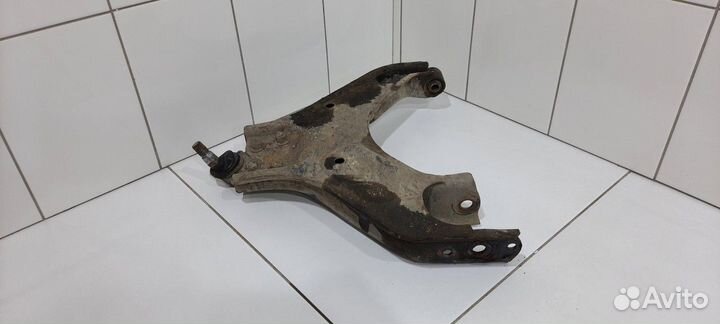 Рычаг подвески передний нижний правый