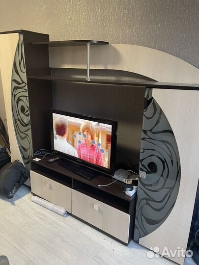 Продам стенку под телевизор