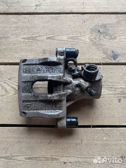 Суппорт задний левый ford focus 2