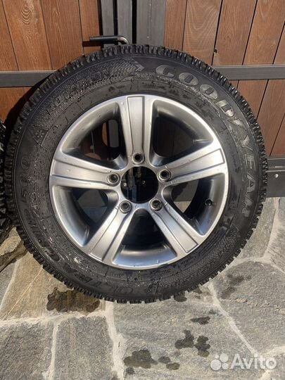 Goodyear UltraGrip 500 215/65 R16 98T