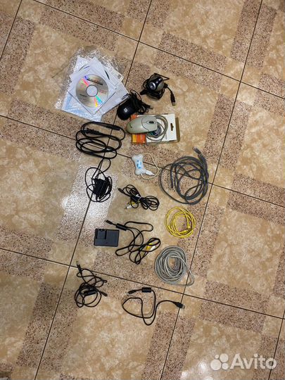 Набор проводов и роутер