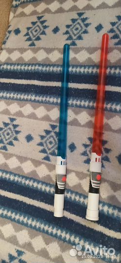 Мечи со звуком. Но надо менять батарейки