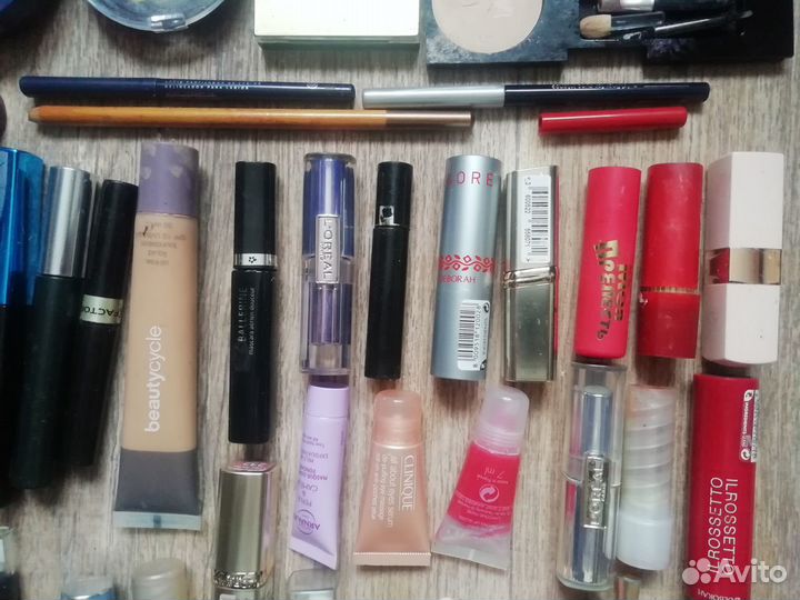 Пакет косметики начатой бу, плюс 2 косметички