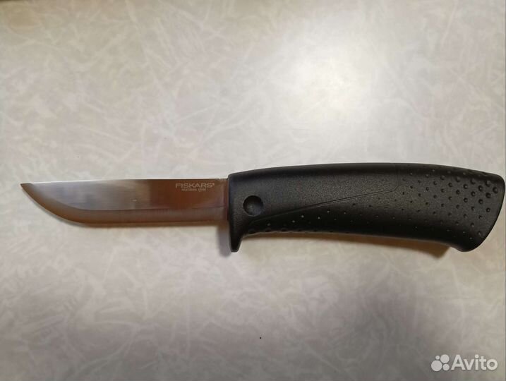 Нож с точилкой Fiskars Фискарс