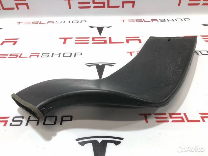 Воздуховод системы вентиляции Tesla Model X 2019