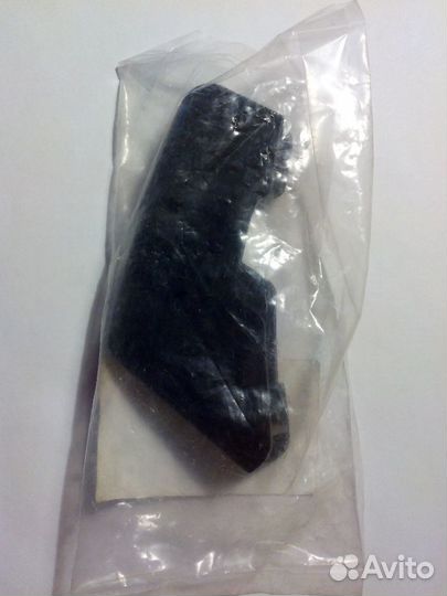 Кронштейн решётки радиатора правый KIA ceed