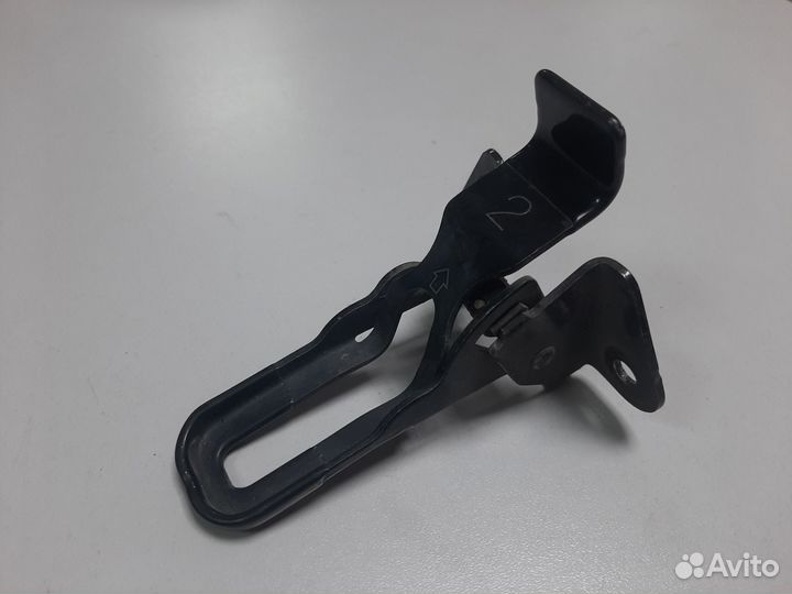 Крючок капота Land Cruiser 200 (2007-2015)