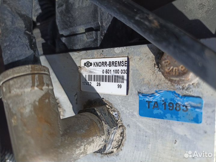 0501100030 Кран уровня пола передний