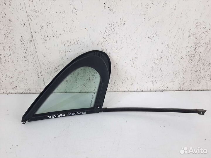 Стекло двери переднее левое Пежо 207