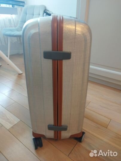 Чемодан на колесах samsonite L