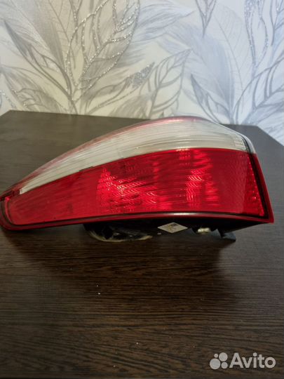 Фонарь задний левый седан на ford fiesta