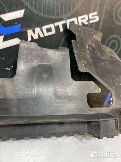 Воздуховод радиатора передний правый Audi A6