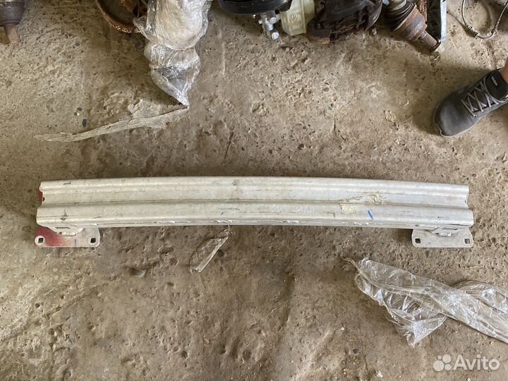 Задний усилитель бампера Land Rover Evogue