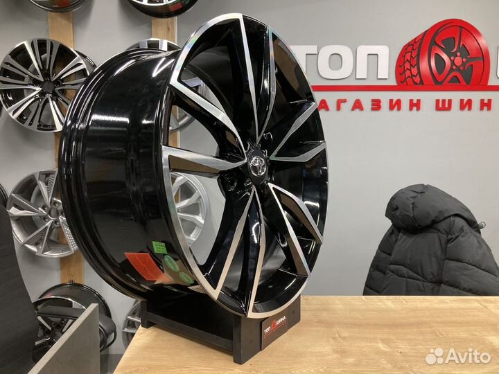 Диски R18 на Toyota Camry Exclusive