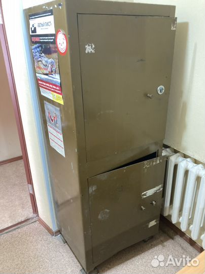 Сейф металлический