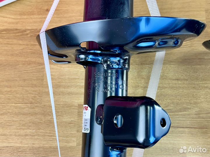 Амортизаторы передние Toyota Camry KYB