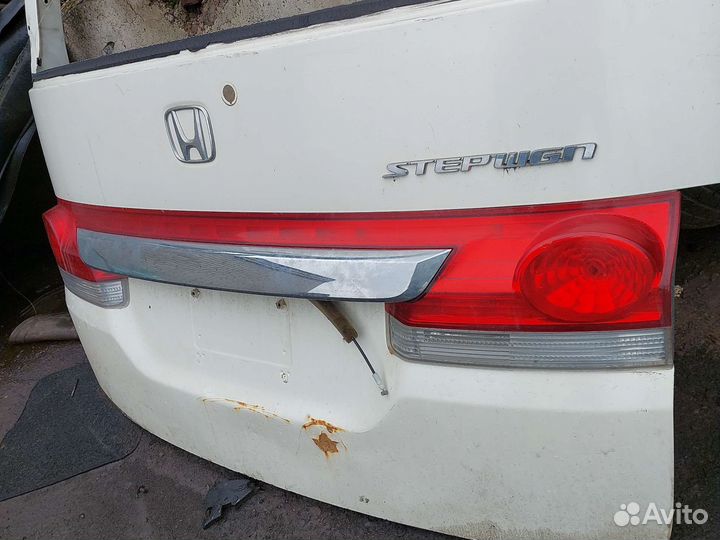 Стоп-сигнал Honda Stepwgn RG1 (2005-2009)