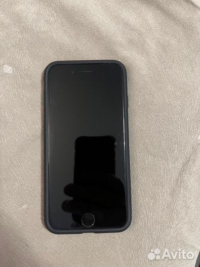 iPhone SE, 64 ГБ