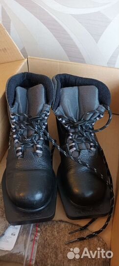 Лыжные ботинки