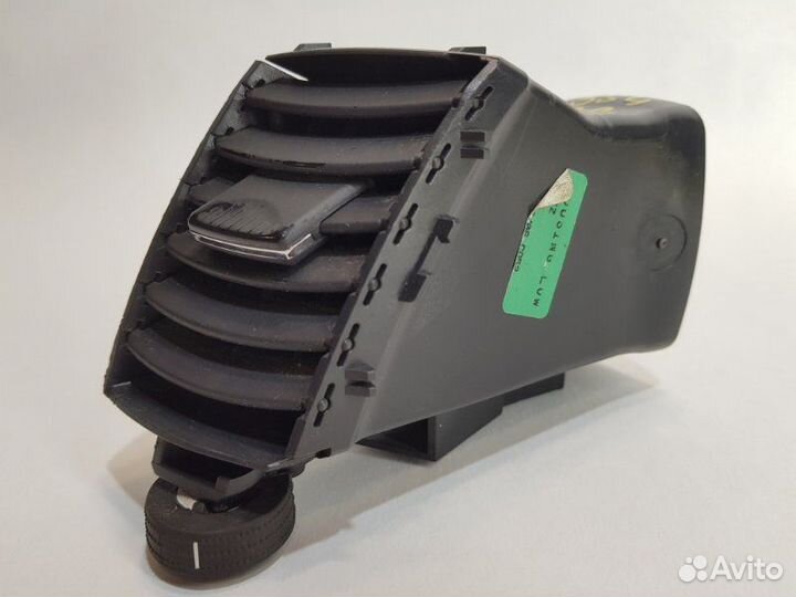 Центральный дефлектор салона правый Opel Zafira B