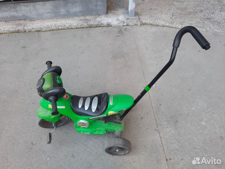 Детский велосипед с ручкой