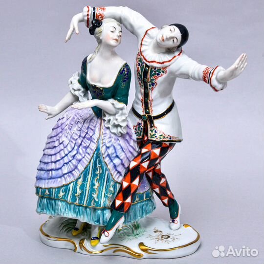 Фарфоровая Статуэтка