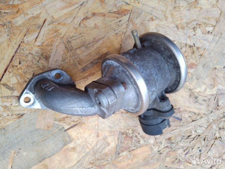 Клапан рециркуляции отработанных газов правый Audi