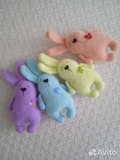 Зайчик вязаный