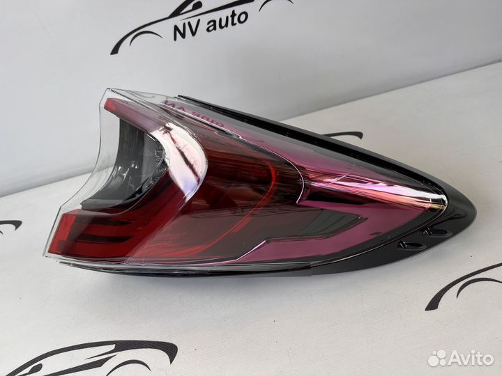 Toyota C-HR фонарь правый угловой LED 16-19