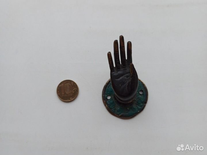 Бронзовая рука, Индонезия