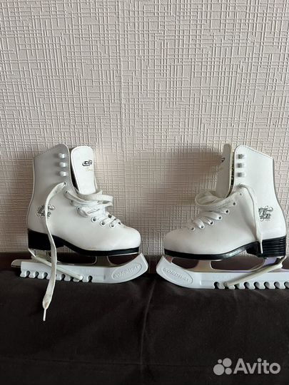 Коньки для фигурного катания CCM