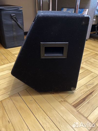 Гитарный комбоусилитель carlsbro viper-30