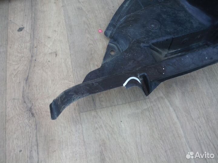 Подкрылок передний правый Subaru Forester S12 2010