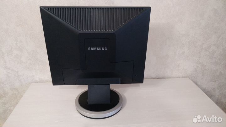 Монитор Samsung SyncMaster 940n 19