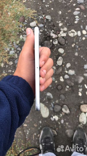 Телефон iPhone 7