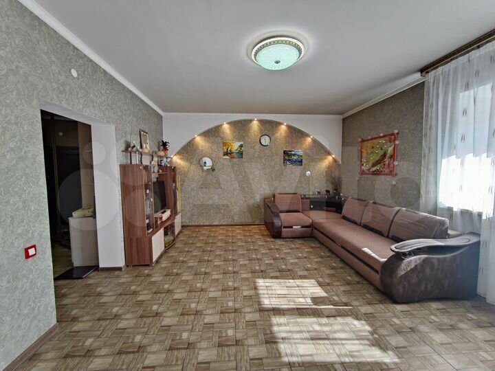 Коттедж 315 м² на участке 10 сот.