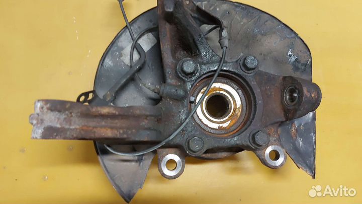 Кулак передний правый Acura MDX YD2 2007-2012