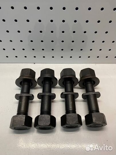 Шпилька колесная задняя с гайкой Higer, Yutong