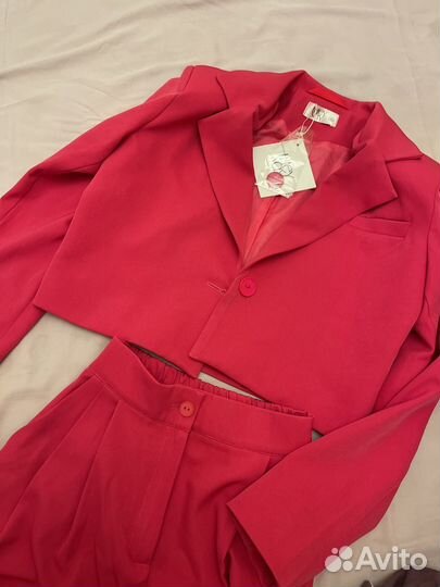 Брючный костюм женский розовый фукция жакет пиджак